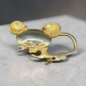 1950’s Brushed Gold Tone Green Rhinestone Eyes Mouse Rat Brooch